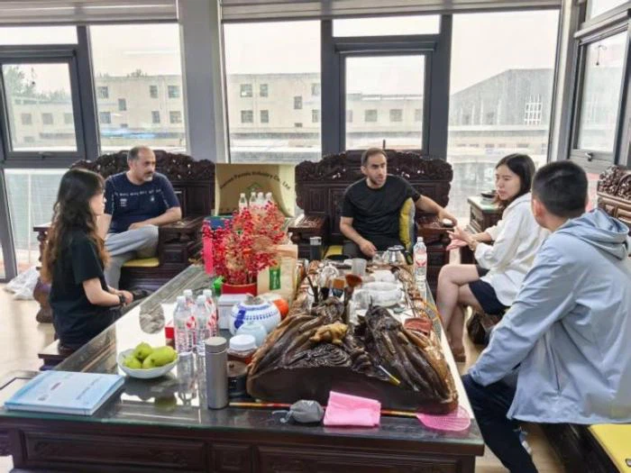 Клієнти з Саудівської Аравії відвідують нашу фабрику модульних контейнерів